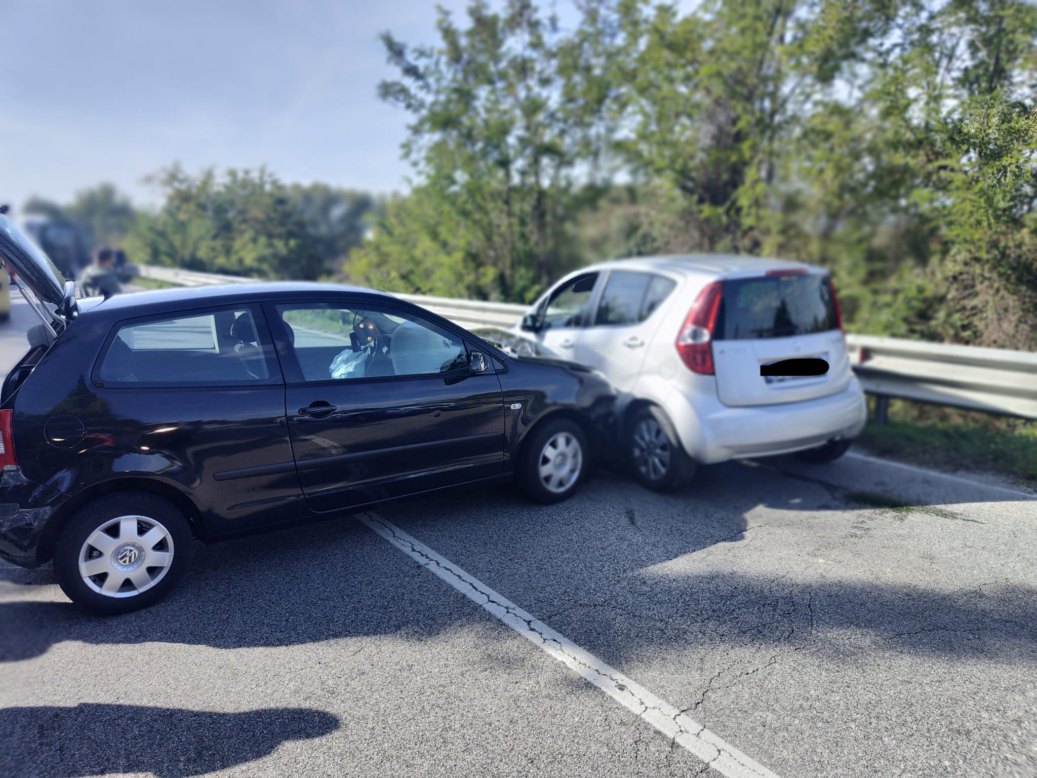 Copertina per Malore alla guida, tamponamento a catena tra 4 auto sul ponte di Pieris